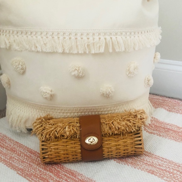 Vineyard Vines Handbags - Vineyard vines rattan straw clutch